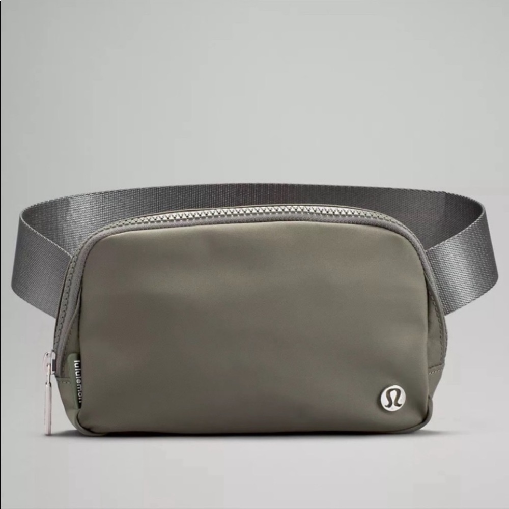 LULULEMON EVERYWHERE BELT BAG GREY SAGE